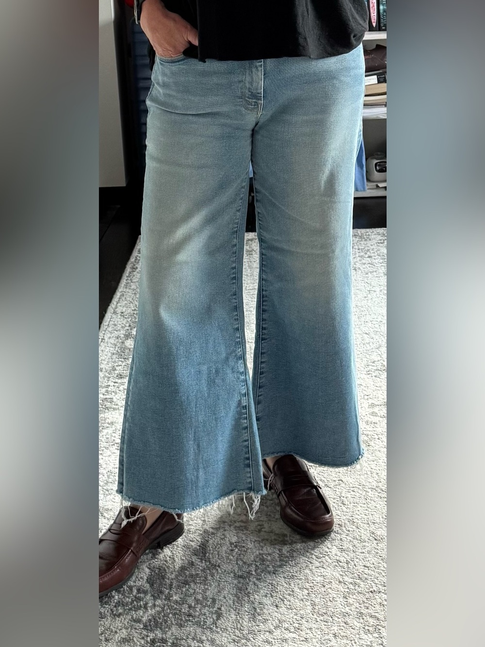 MOTHER The Roller Crop Fray Jeans Ready To Roll Size 28 Light Wash Wide Leg